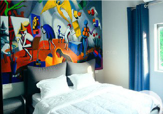 临武对于酒店的墙体彩绘而言更注重哪些方面？